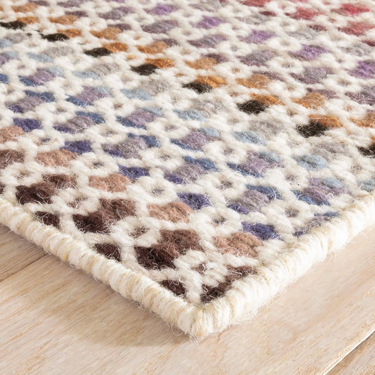 Dash & Albert Poppy Handwoven Wool Rug in Multicolour, corner detail