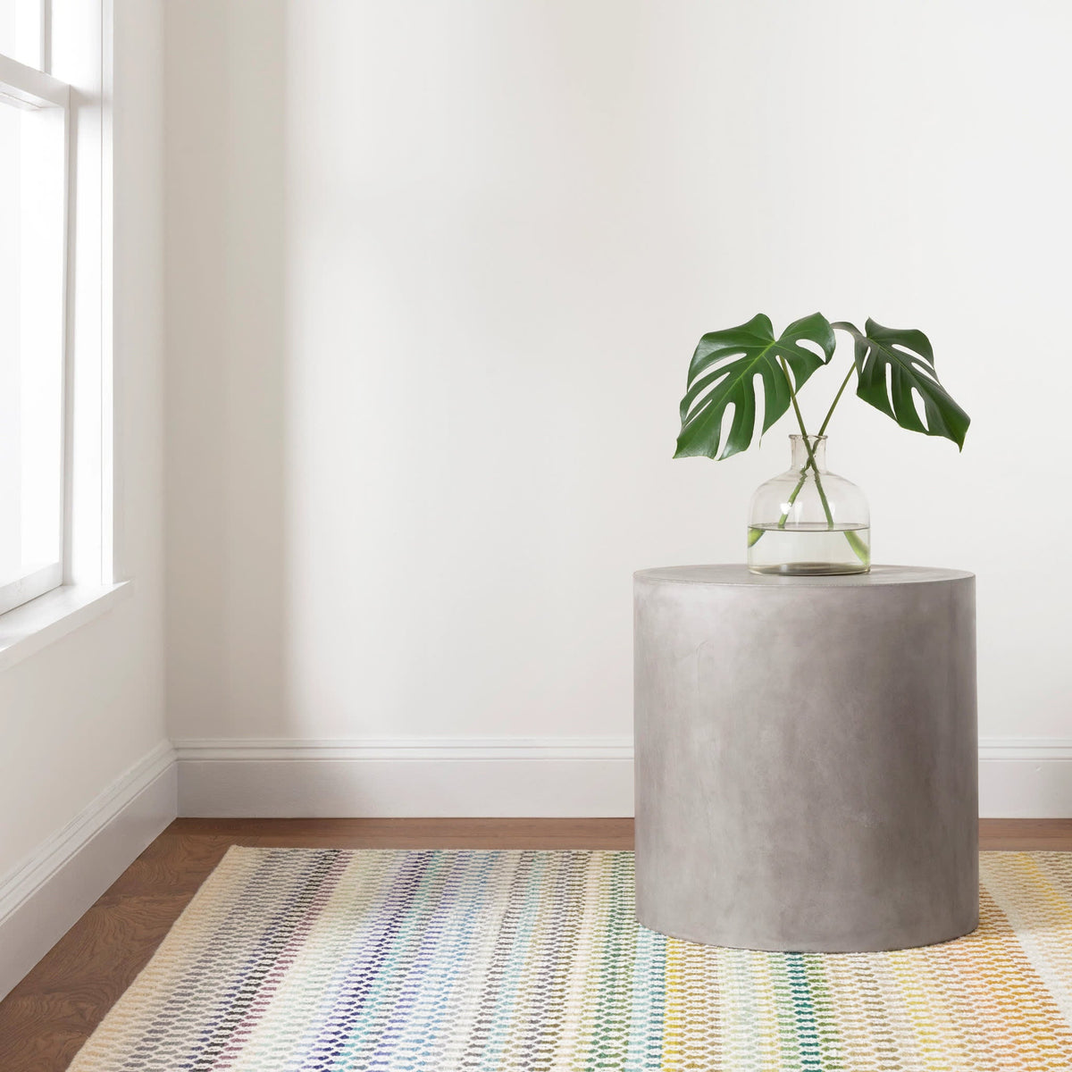 Dash & Albert Poppy Handwoven Wool Rug in Multicolour, room setting
