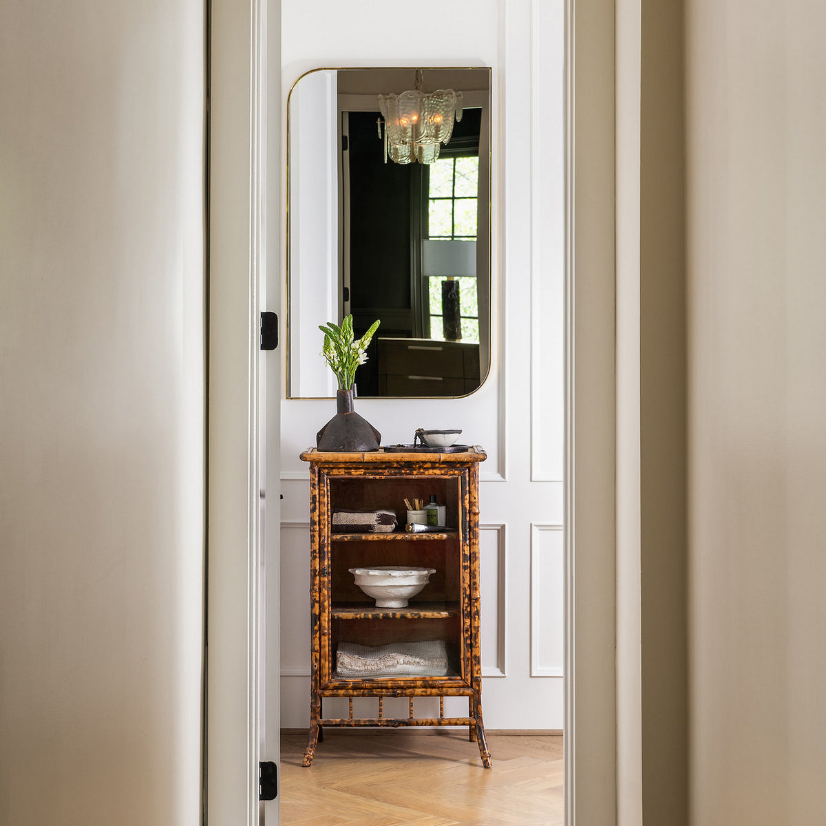 Amara Mirror