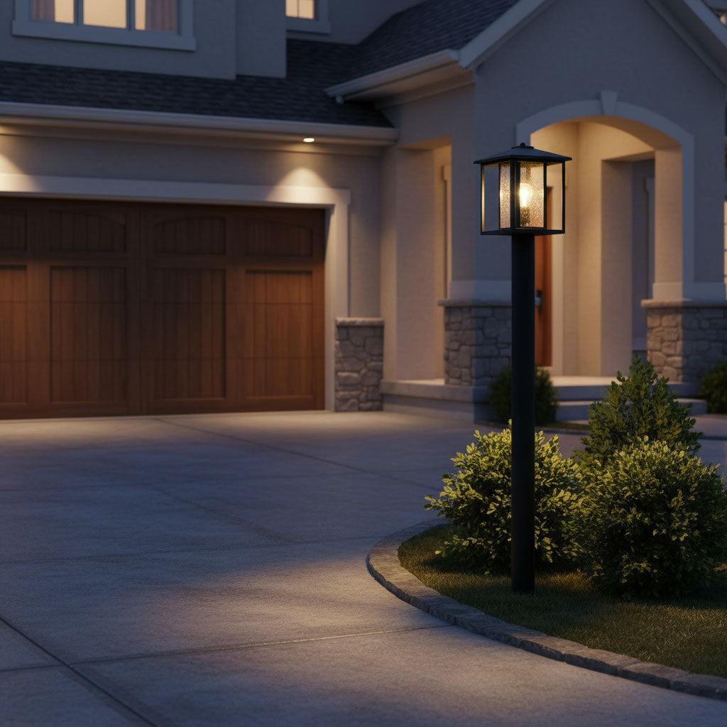 Hunnington 15" Post Lantern — Clear Seeded