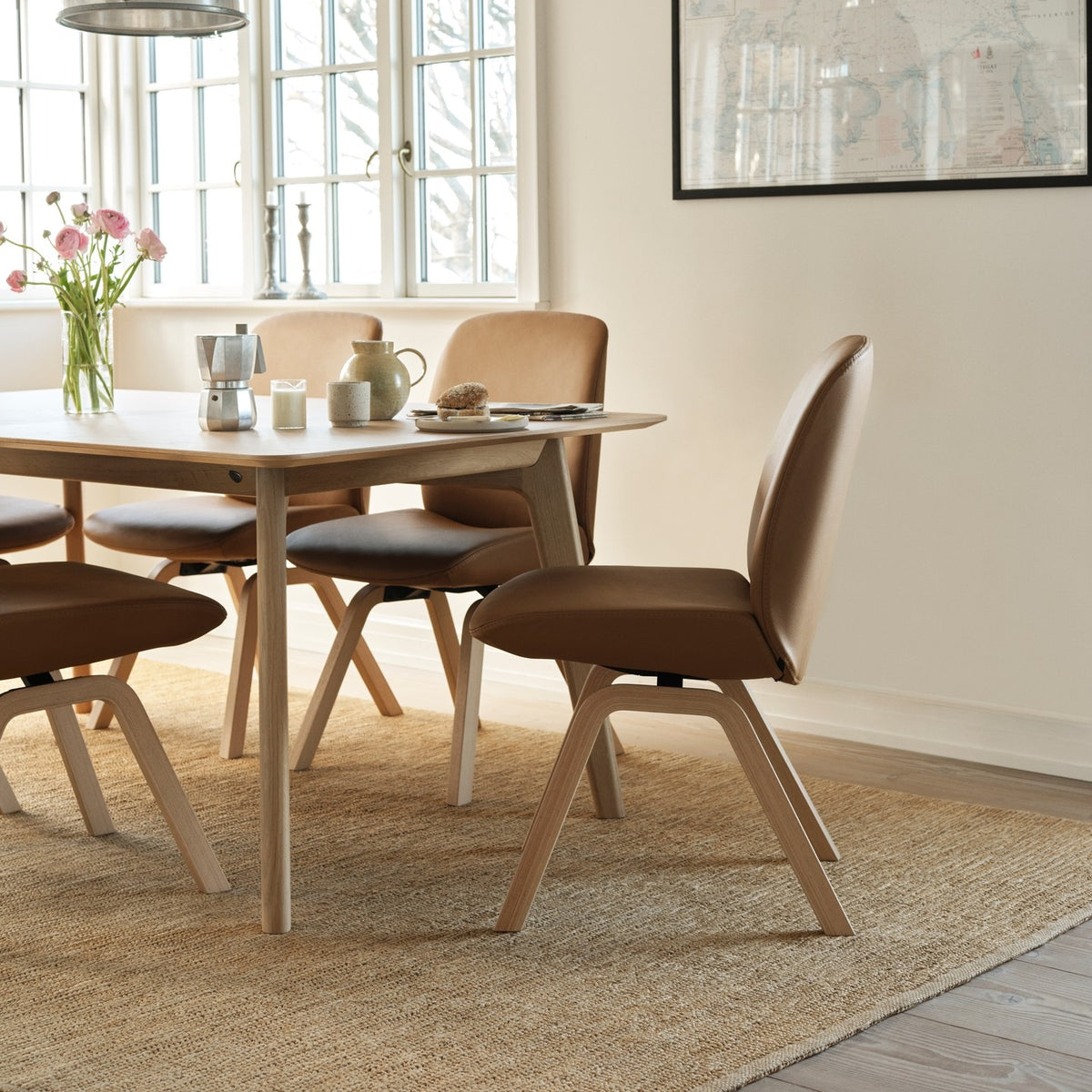 Stressless Bay Low Back Dining Chair with Vertical Legs (D100), room setting, shown in Batick New Caramel, D200 all-groups