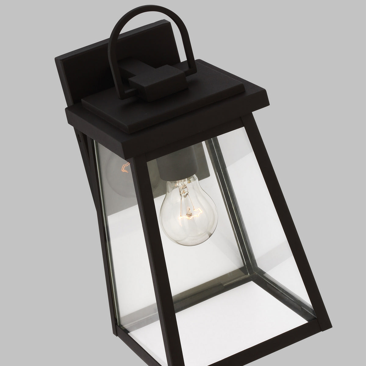 Founders Medium Wall Lantern — 75 W