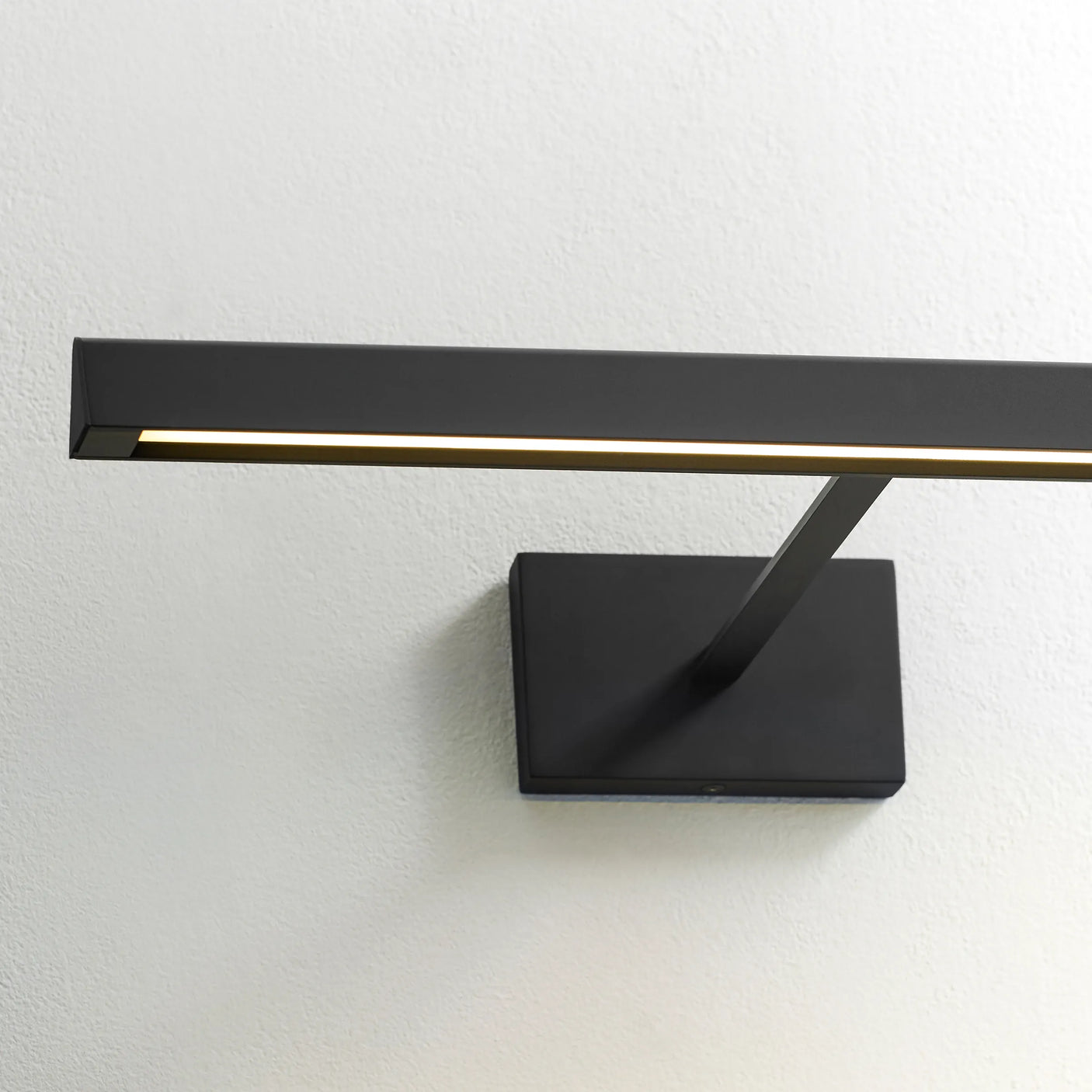 Dessau 18" Picture Light