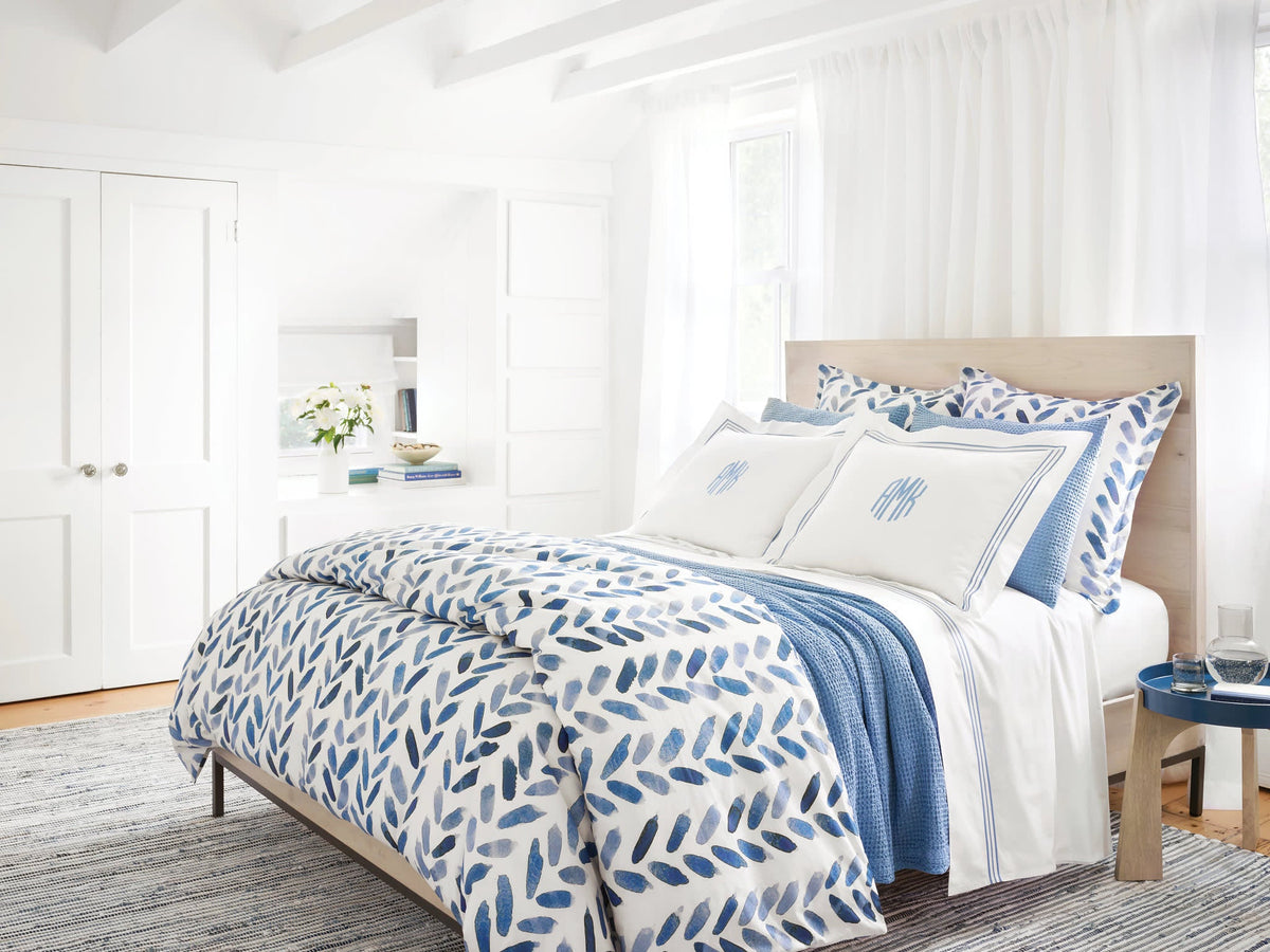Dash & Albert Denim Rag Ribbed Handwoven Cotton Rug in Blue, bedroom setting