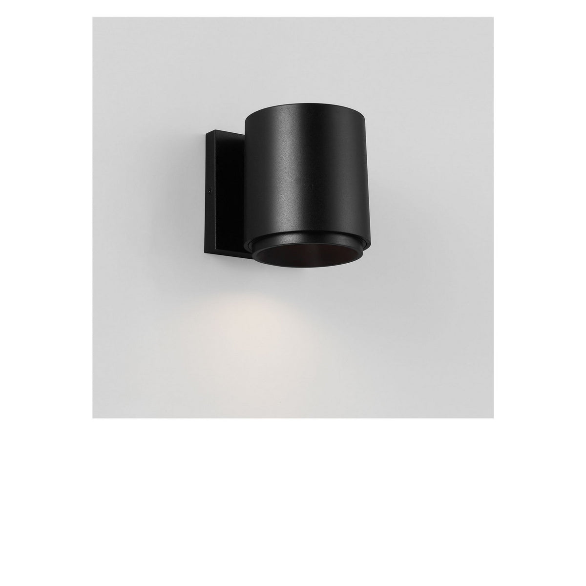 Huntwick Round Outdoor Wall