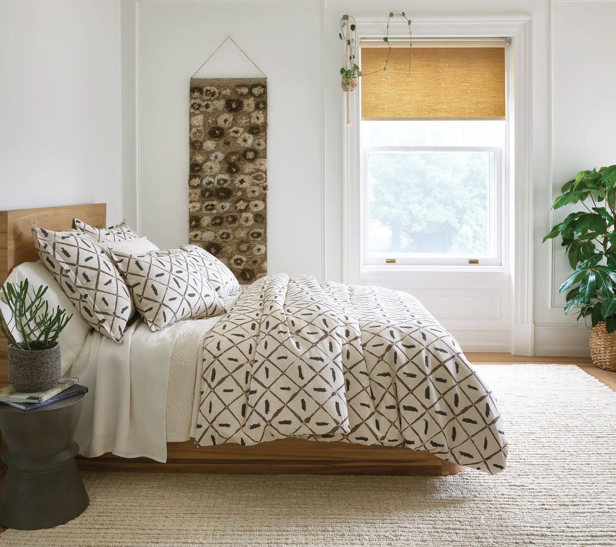 Dash & Albert Dunes Handwoven Jute Rug in Bleached Oak, bedroom setting