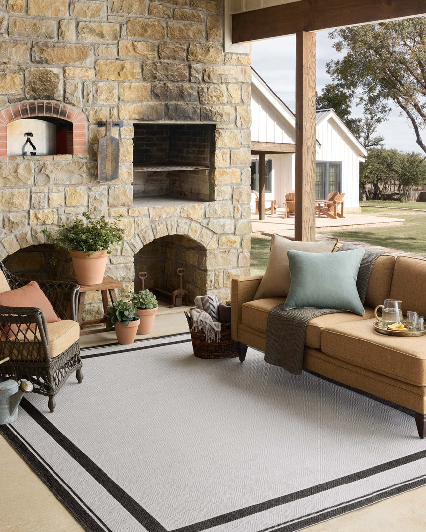 Easton Rug 11 | Onyx / Ivory