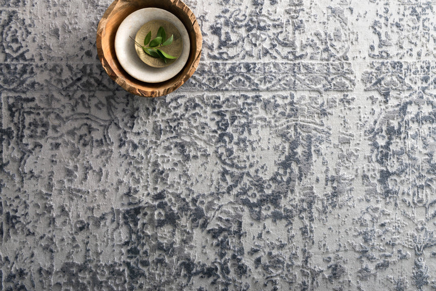 Patina Rug 03 | Silver / Lt. Grey
