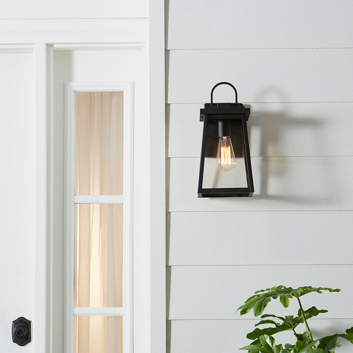 Founders Medium Wall Lantern — 75 W