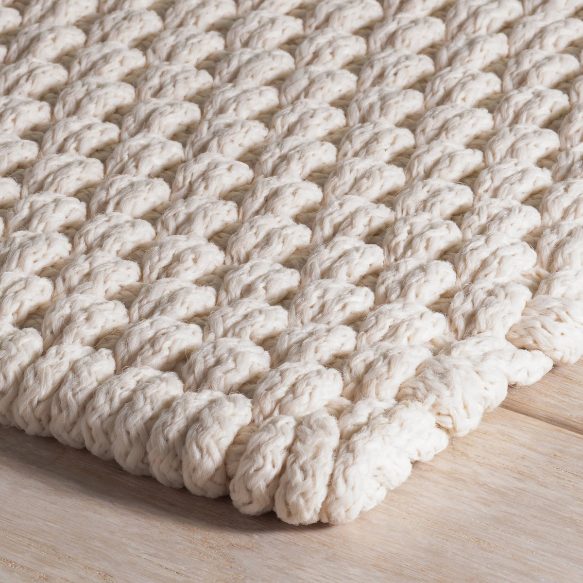 Dash & Albert Rope Handwoven Indoor/Outdoor Rug in Ivory, weave close-up