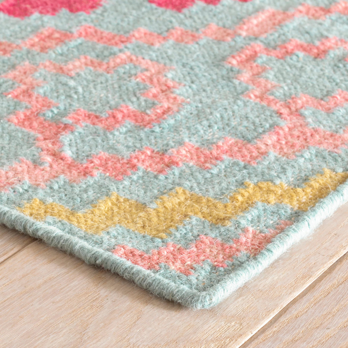 Dash & Albert Jelly Roll Handwoven Wool Rug in Multicolour, corner detail