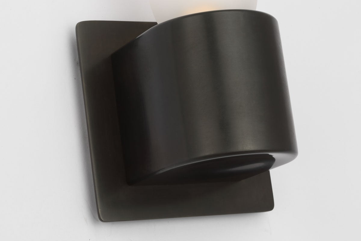 Volver Medium Single Sconce
