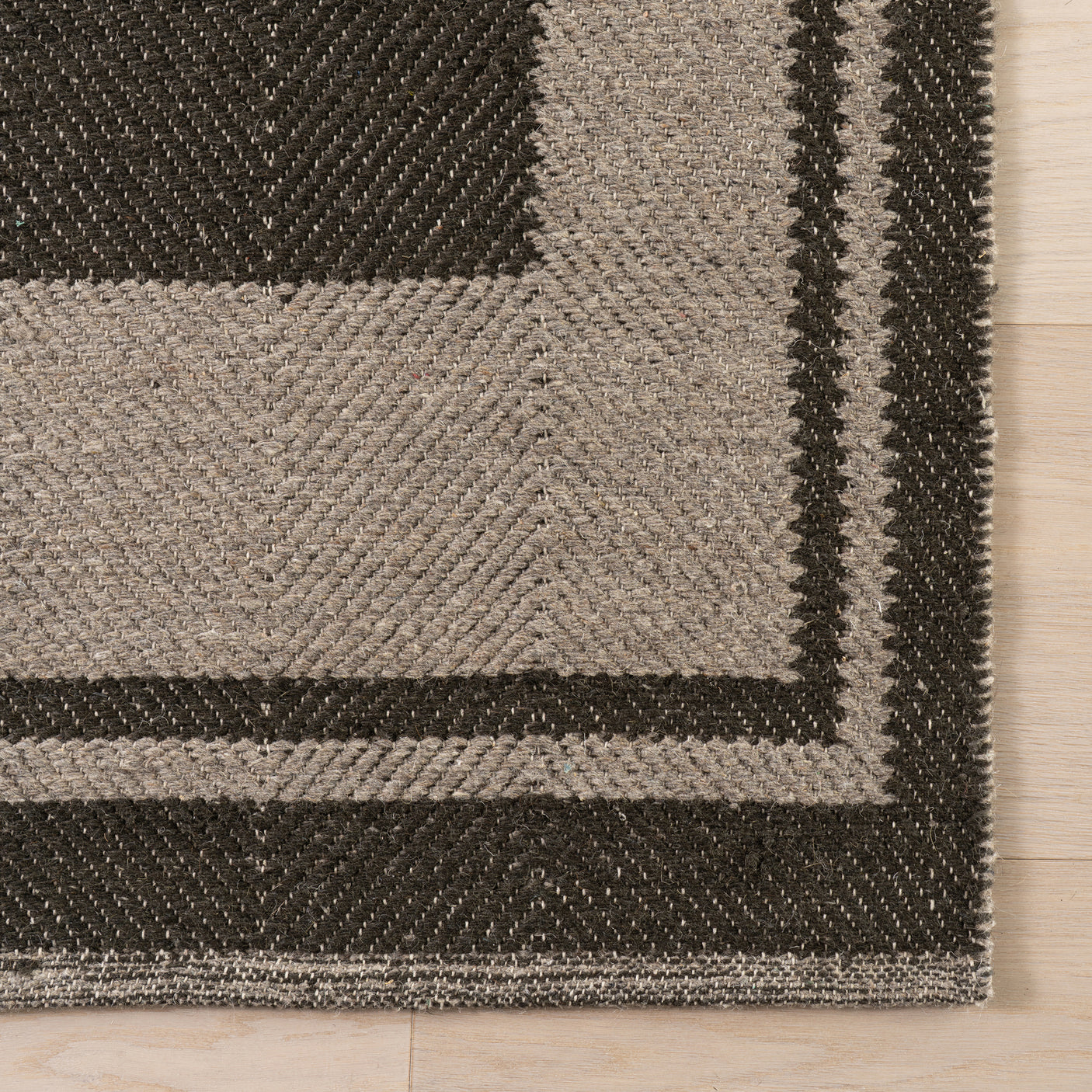 Nate Berkus Canon Bordered Wool Cozy Area Rug