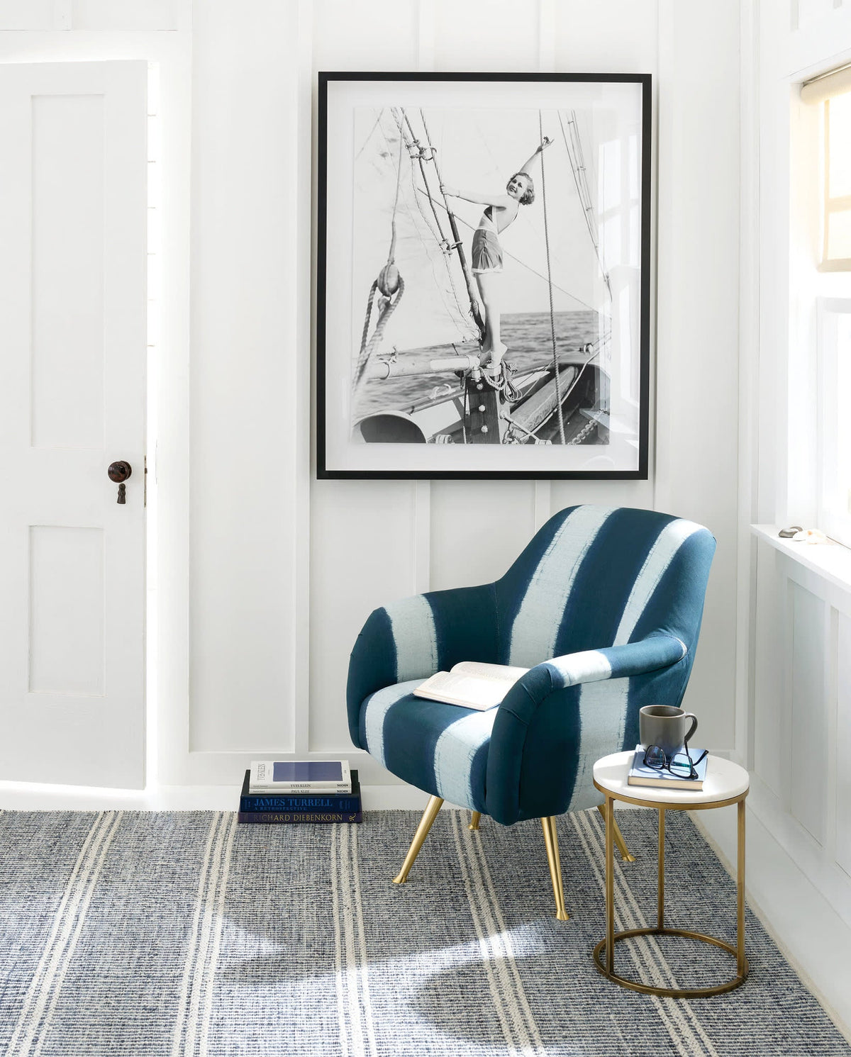 Dash & Albert Malta Handwoven Wool Rug in Blue, room setting