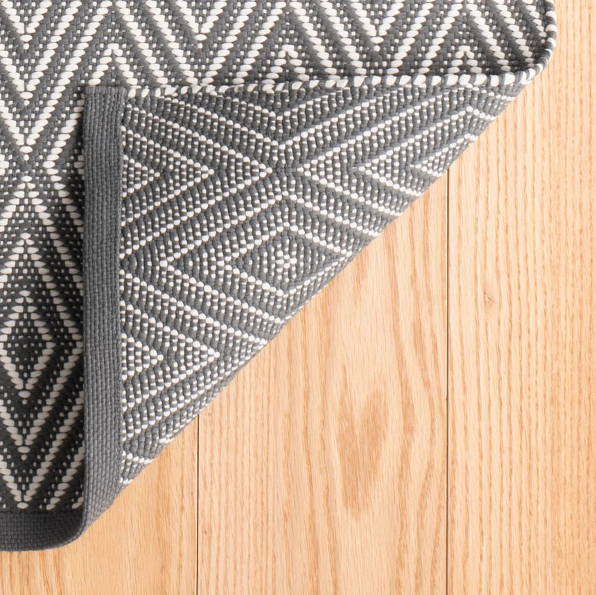 Diamond Handwoven Indoor/Outdoor Rug