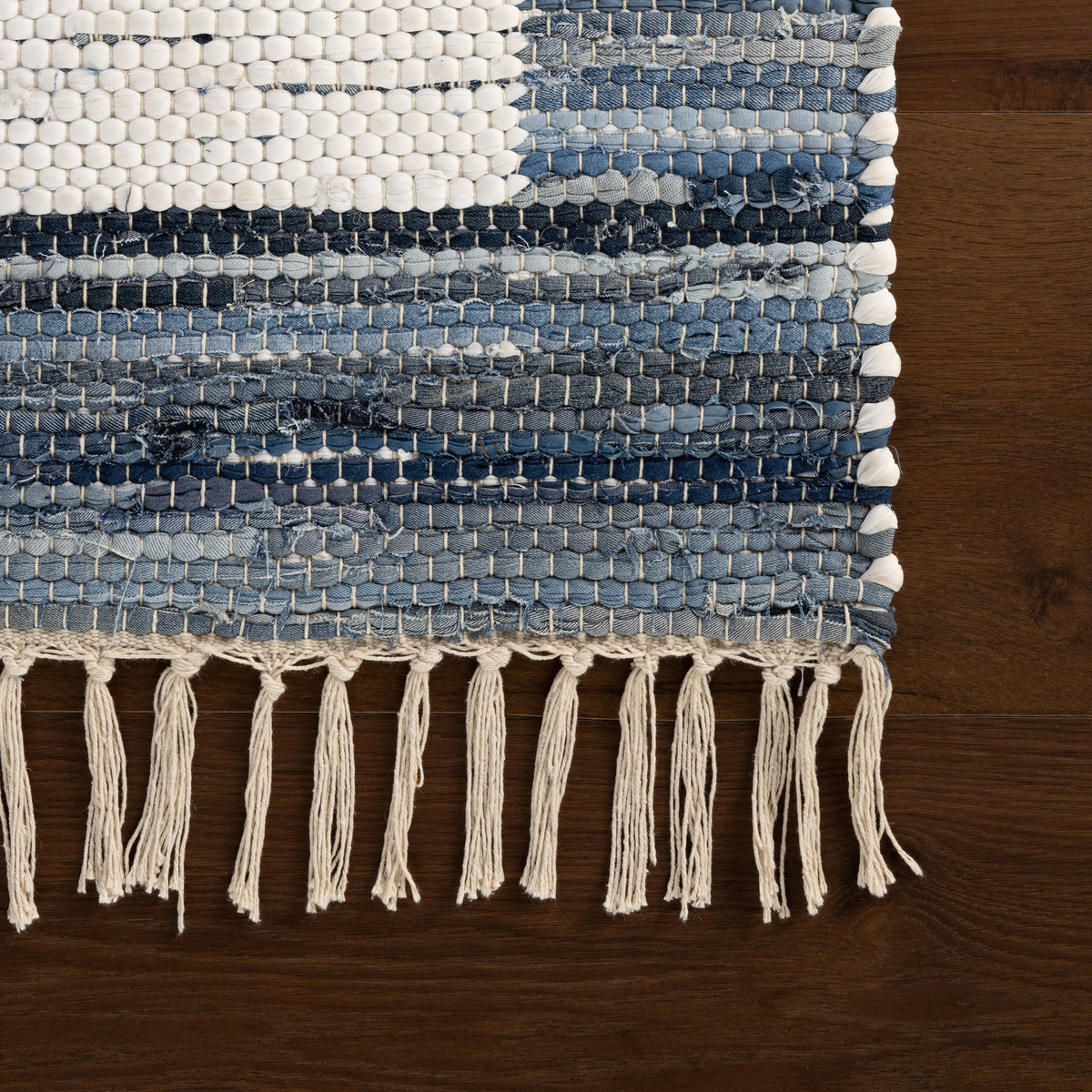 Dash & Albert Dymera Denim Bohemian Bordered Rug in Blue, photo 3