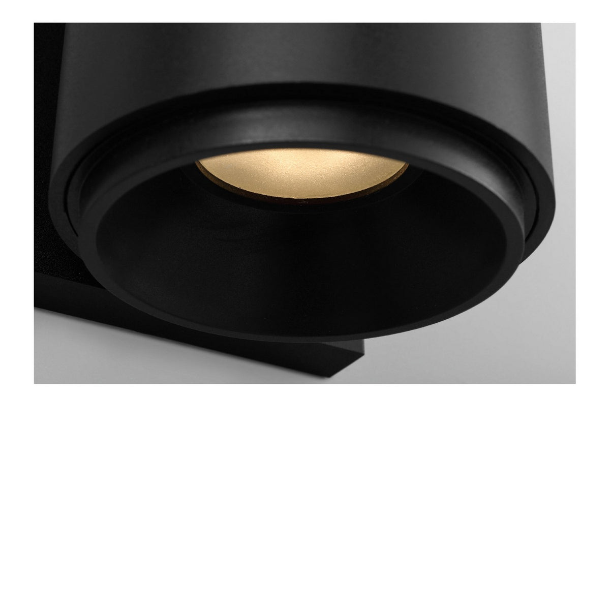 Huntwick Round Outdoor Wall