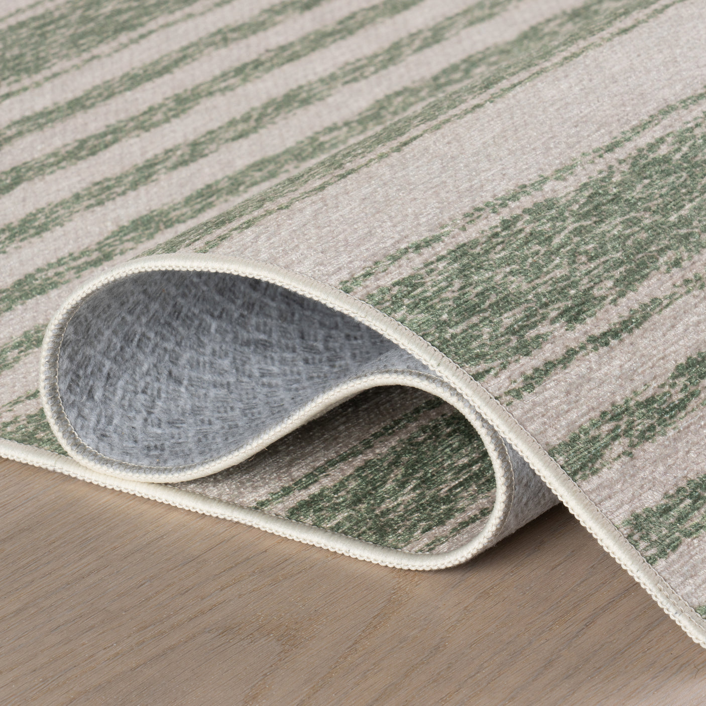 Xaren Coastal Striped Machine Washable Rug