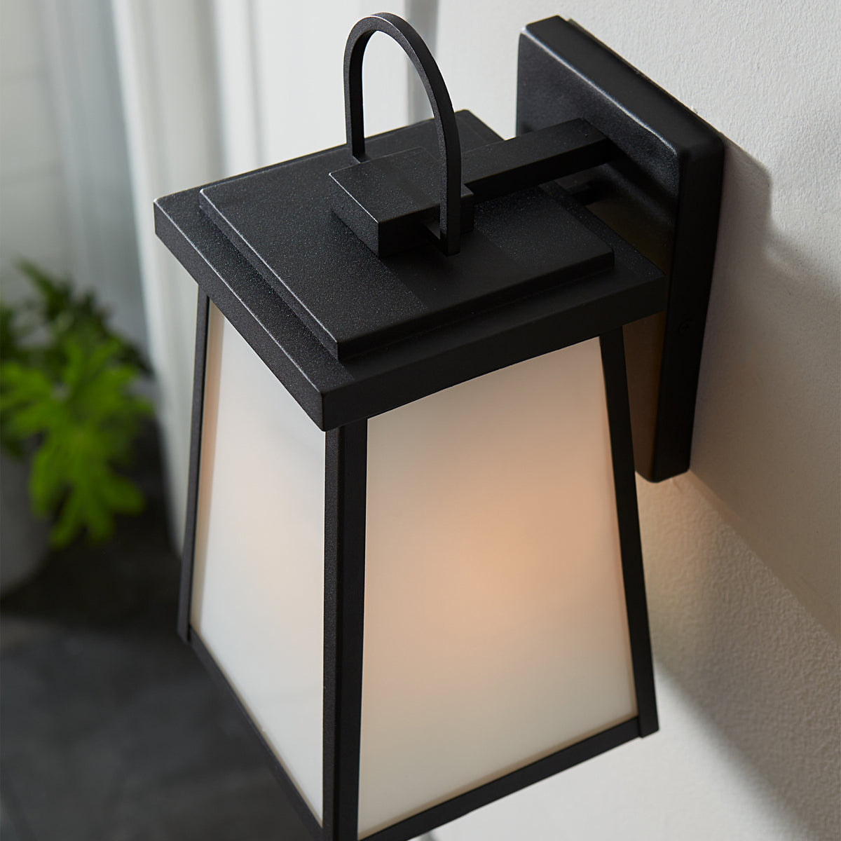 Founders Medium Wall Lantern — 75 W