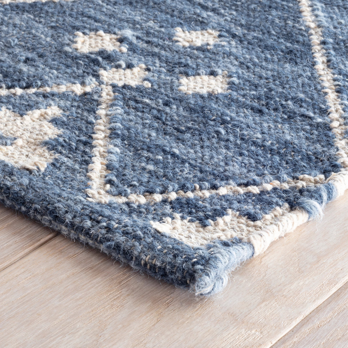 Dash & Albert Kota Handwoven Wool Rug in Indigo, corner detail