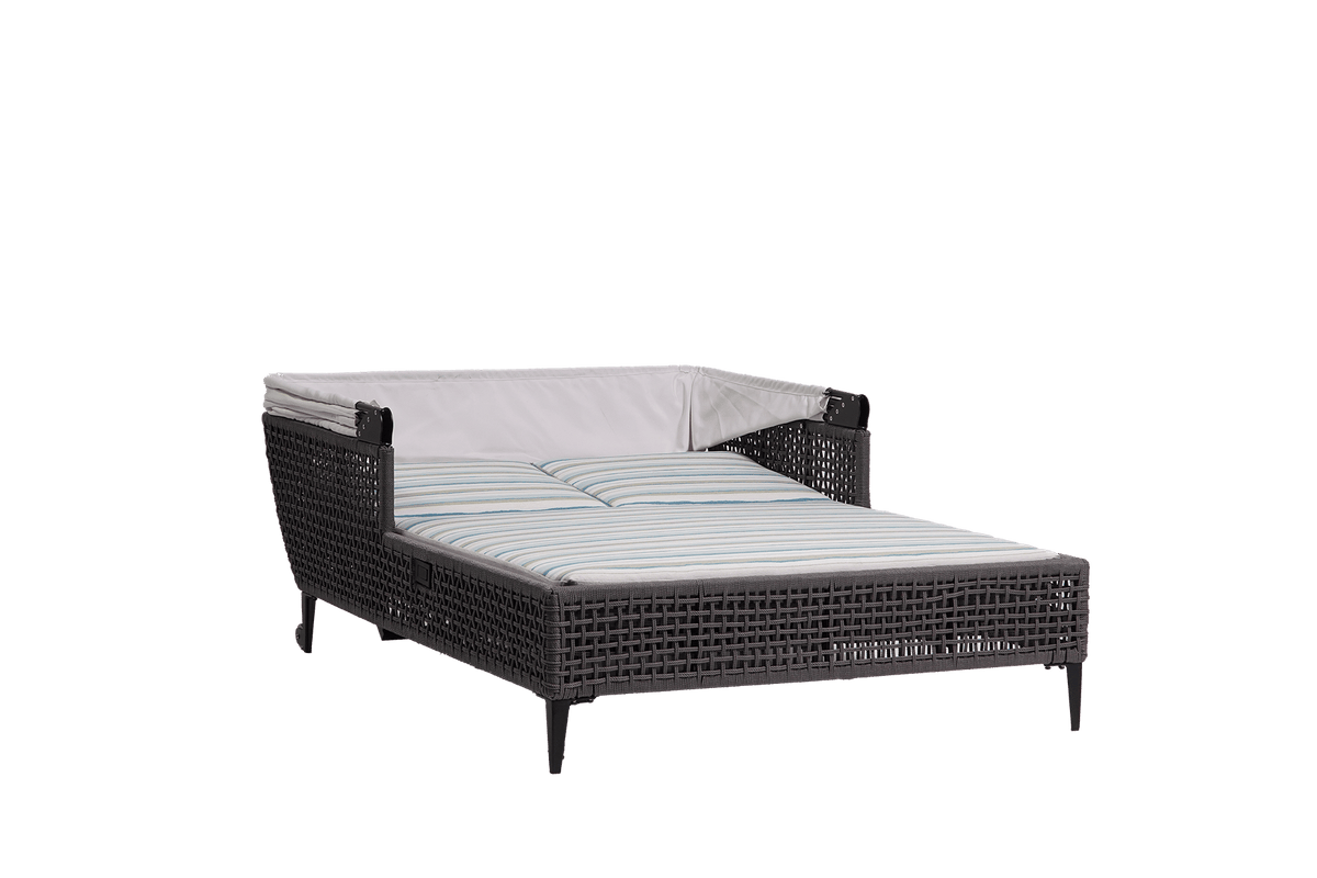 Genval Daybed w/Sunbrella Canopy