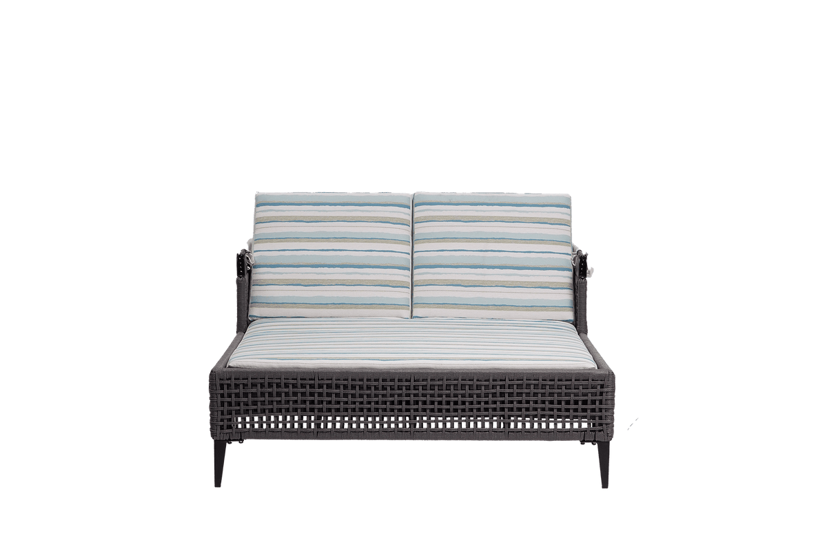 Genval Daybed w/Sunbrella Canopy