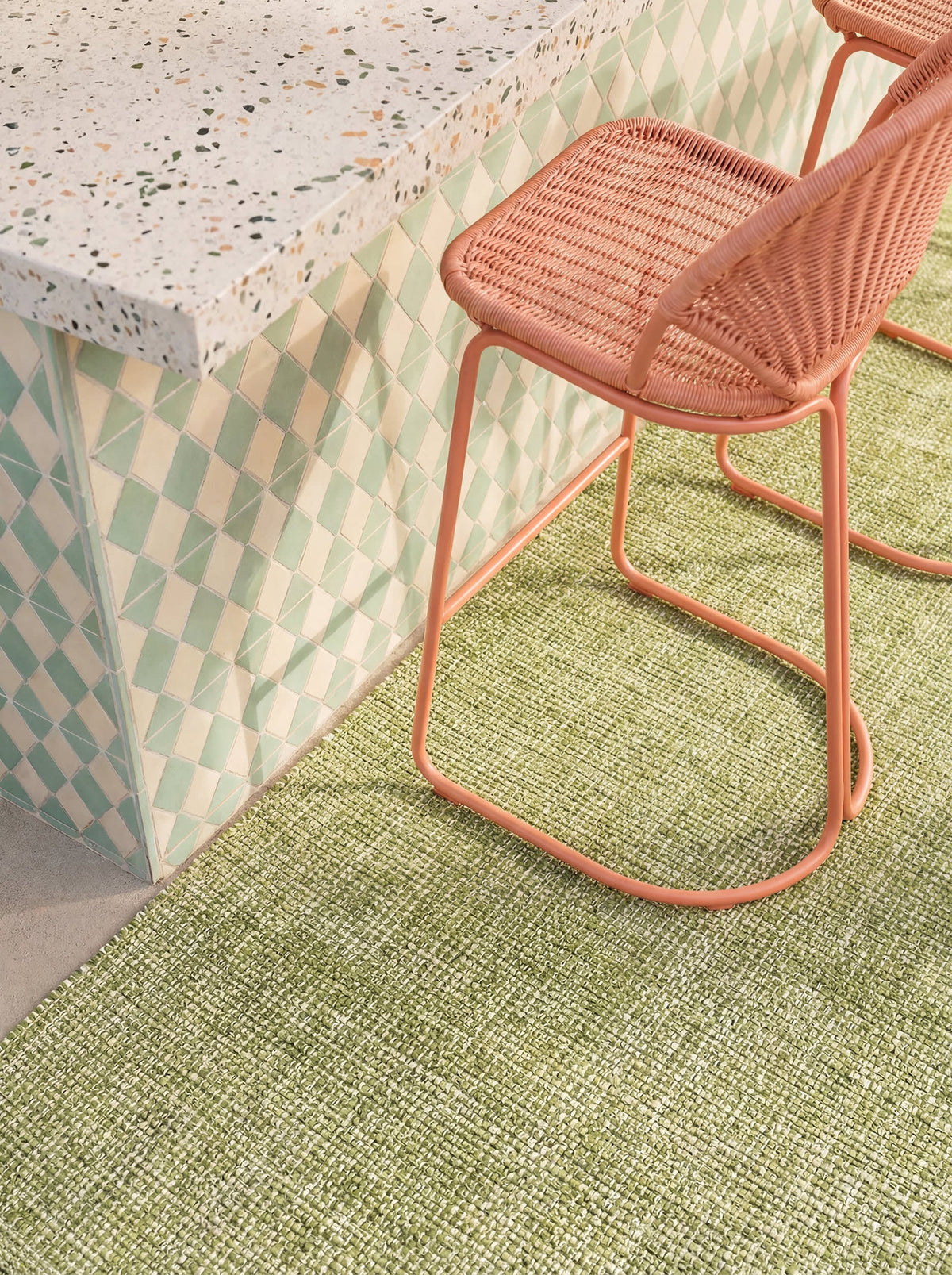 Dash & Albert Fusion Handwoven Indoor/Outdoor Rug in Sage, outdoor bar close-up