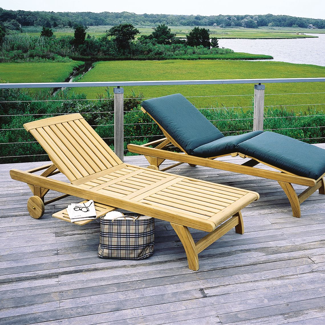 Classic Adjustable Knee-Bend Chaise Lounge with Wheels