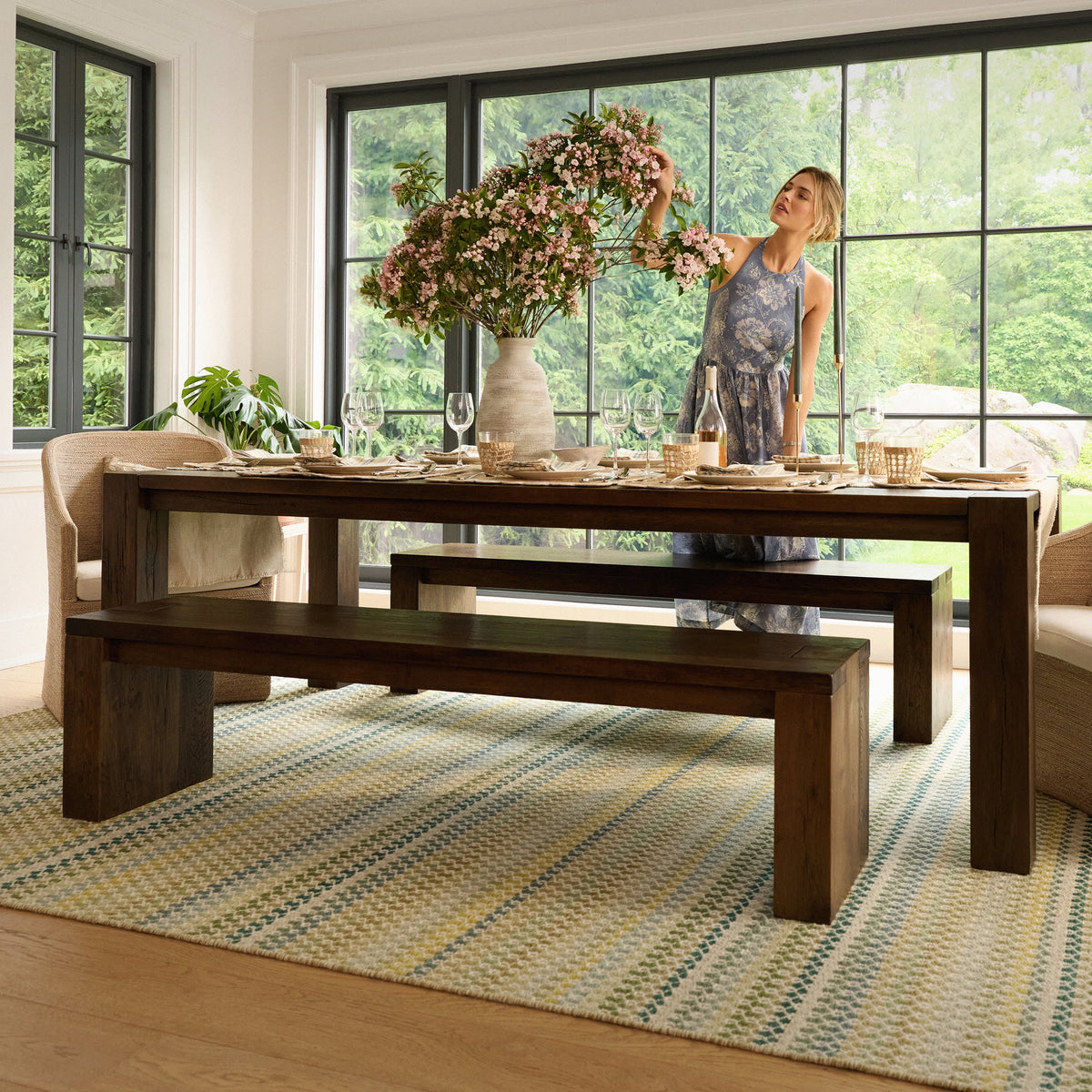 Dash & Albert Poppy Handwoven Wool Rug in Moss, dining room setting