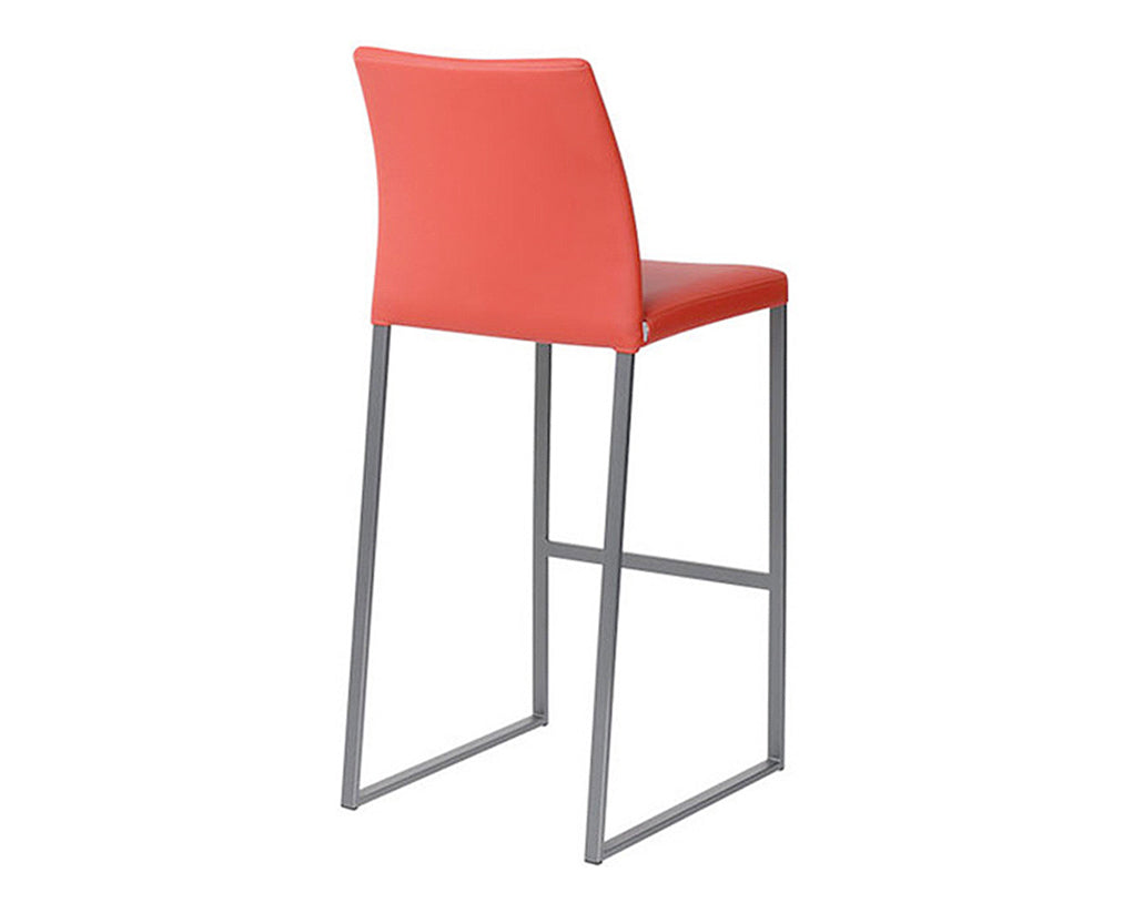 Dakota 89 | Trica Curvo Stool