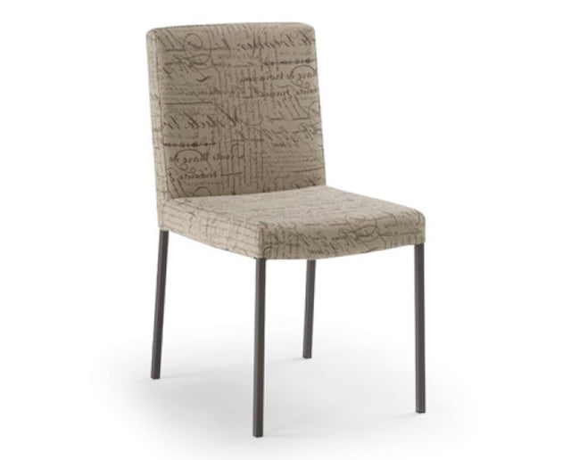 Font Tussah | Trica Nube Chair