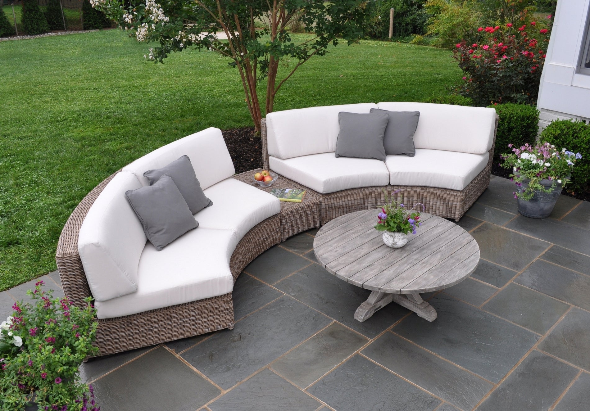 Curved Sectional | Kingsley Bate Sag Harbor Collection | Valley Ridge Furniture