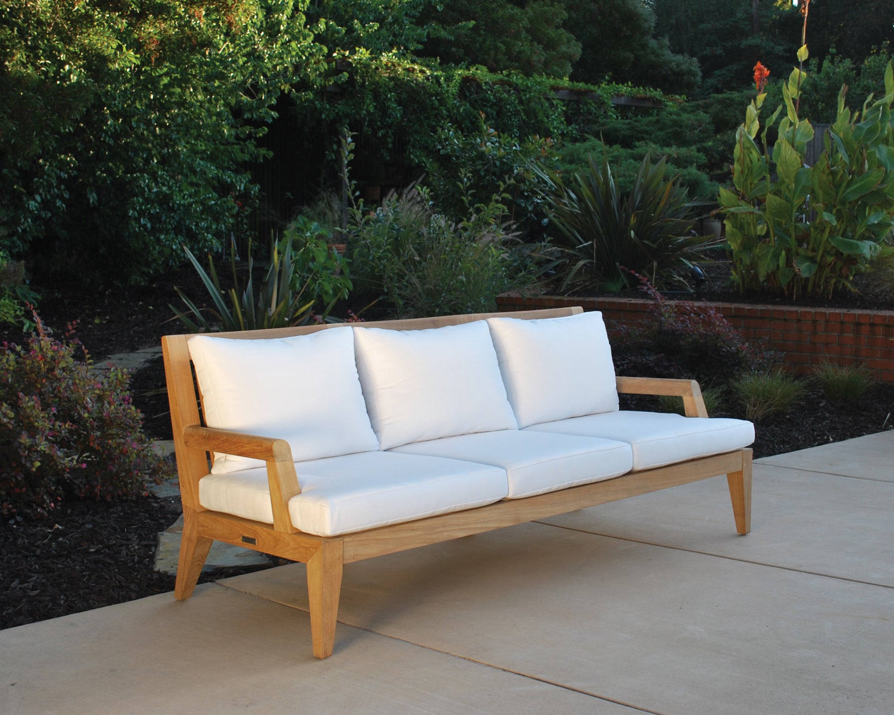 Deep Seating Sofa | Kingsley Bate Mendocino Collection | Valley Ridge Furniture