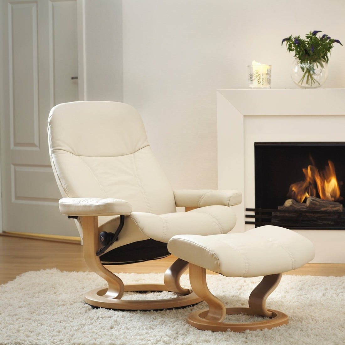 Stressless Consul Recliner Classic Base, room setting, shown in Batick Cream