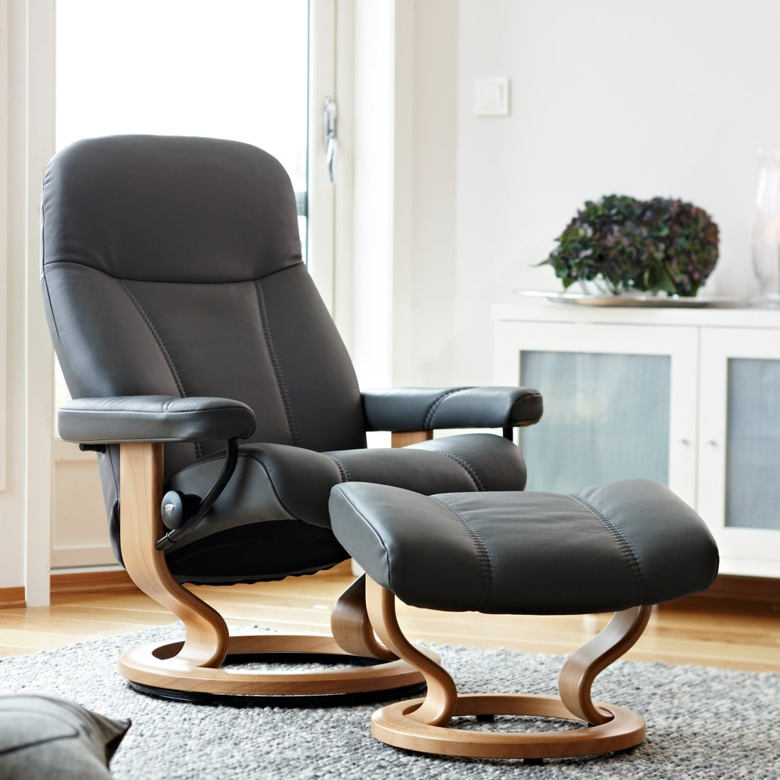 Stressless Consul Recliner Classic Base, room setting, shown in Batick Black