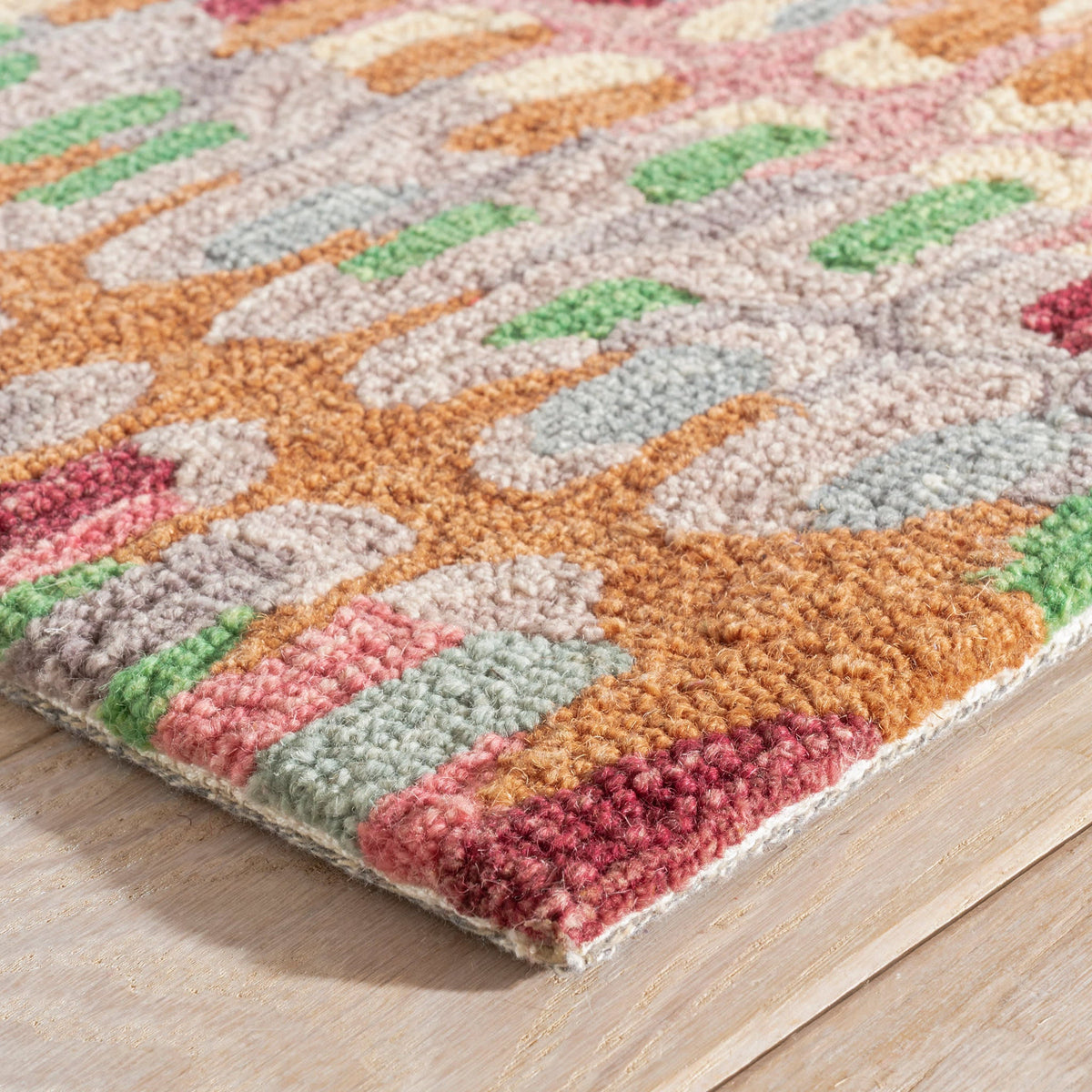 Dash & Albert Paint Chip Hand Micro Hooked Wool Rug in Clay, corner detail