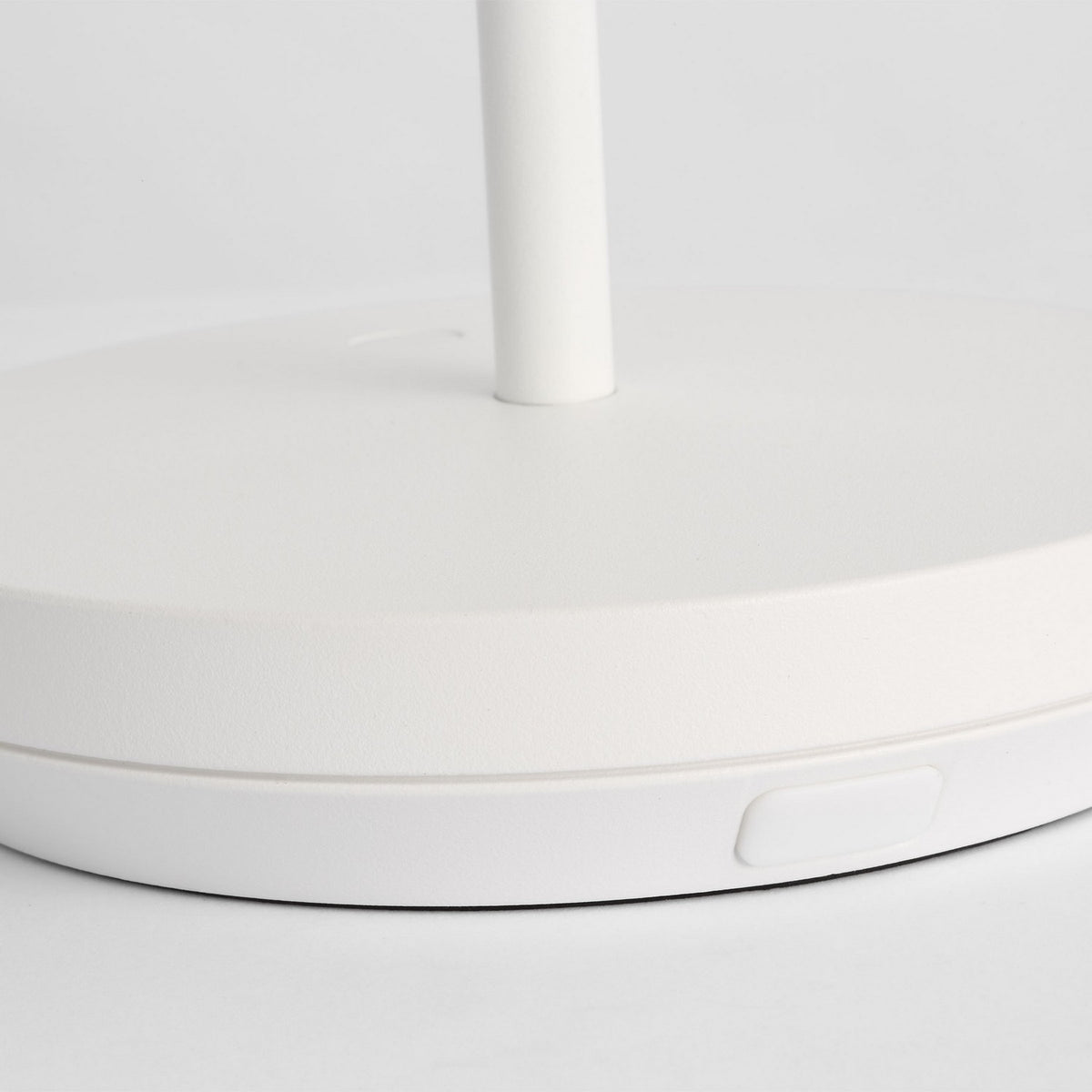 Doppia Accent Rechargeable Table Lamp