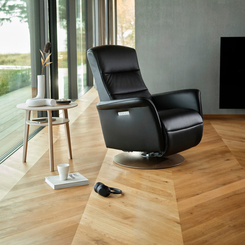 Stressless Mike Recliner Wood Base, room setting, shown in Paloma Black all-groups