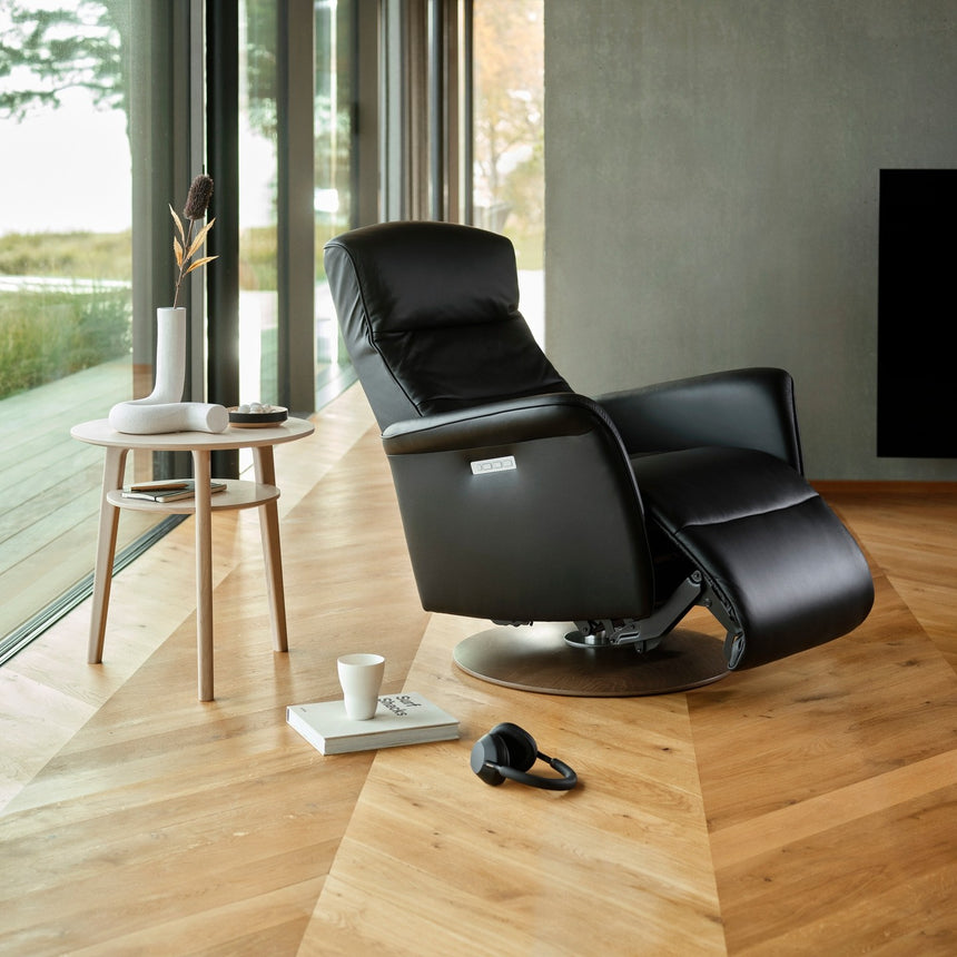 Stressless Mike Recliner Wood Base, room setting, shown in Paloma Black all-groups