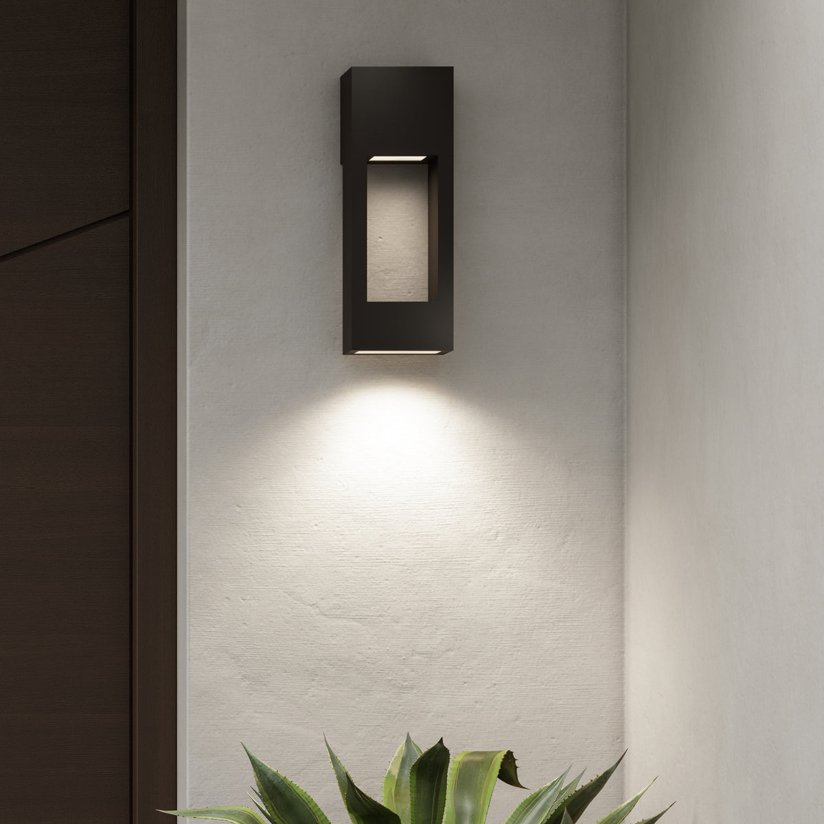 Testa Medium Wall Lantern