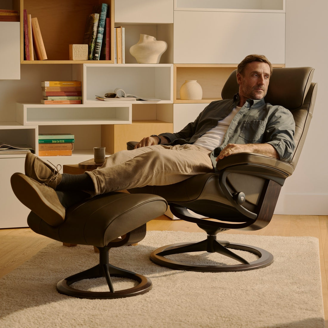 Stressless Paul Recliner Signature Base, room setting, shown in Velaro Forest Green