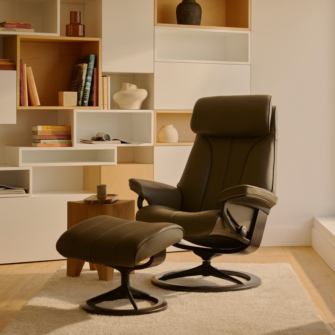 Stressless Paul Recliner Signature Base, room setting, shown in Velaro Forest Green
