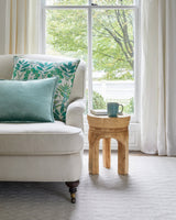 Dash & Albert Diamond Handwoven Indoor/Outdoor Rug in Platinum / White, living room setting