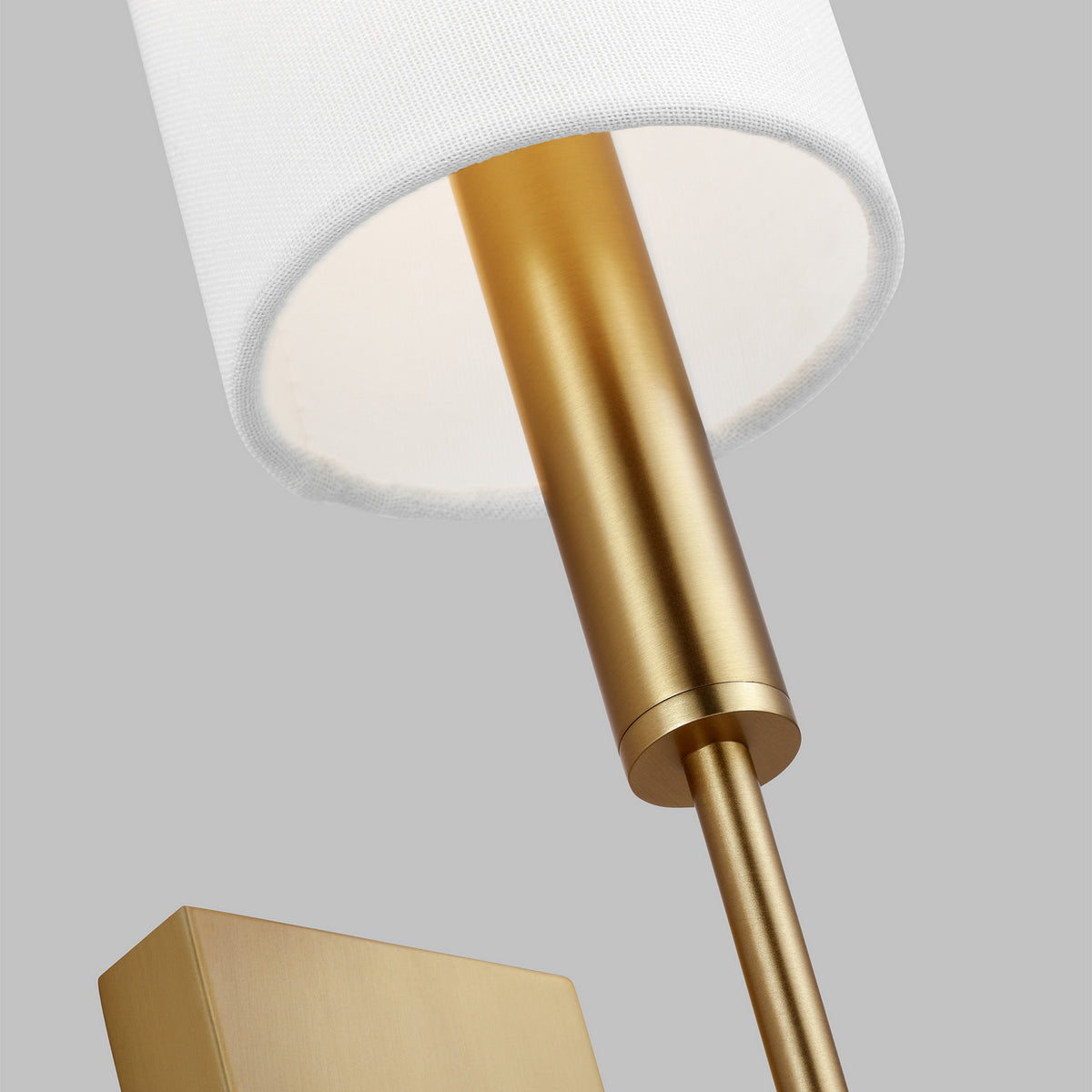 Brianna Tail Sconce