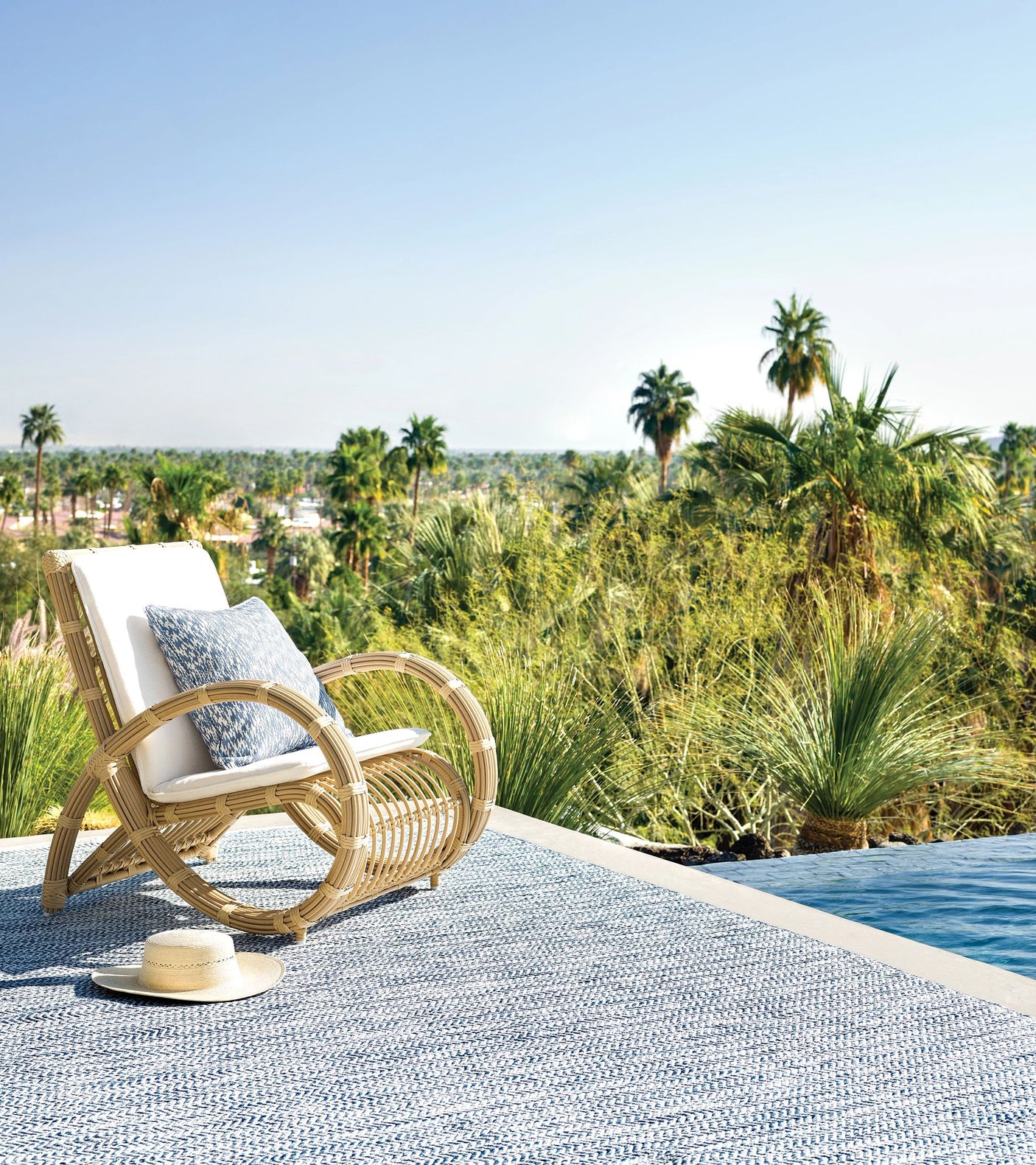 Coastal Handwoven Indoor/Outdoor Rug