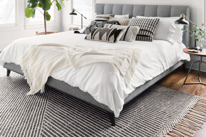 Newton Rug 01 | Charcoal / Ivory
