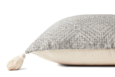 P0621 |  Lt Grey Pillow | 22" x 22"