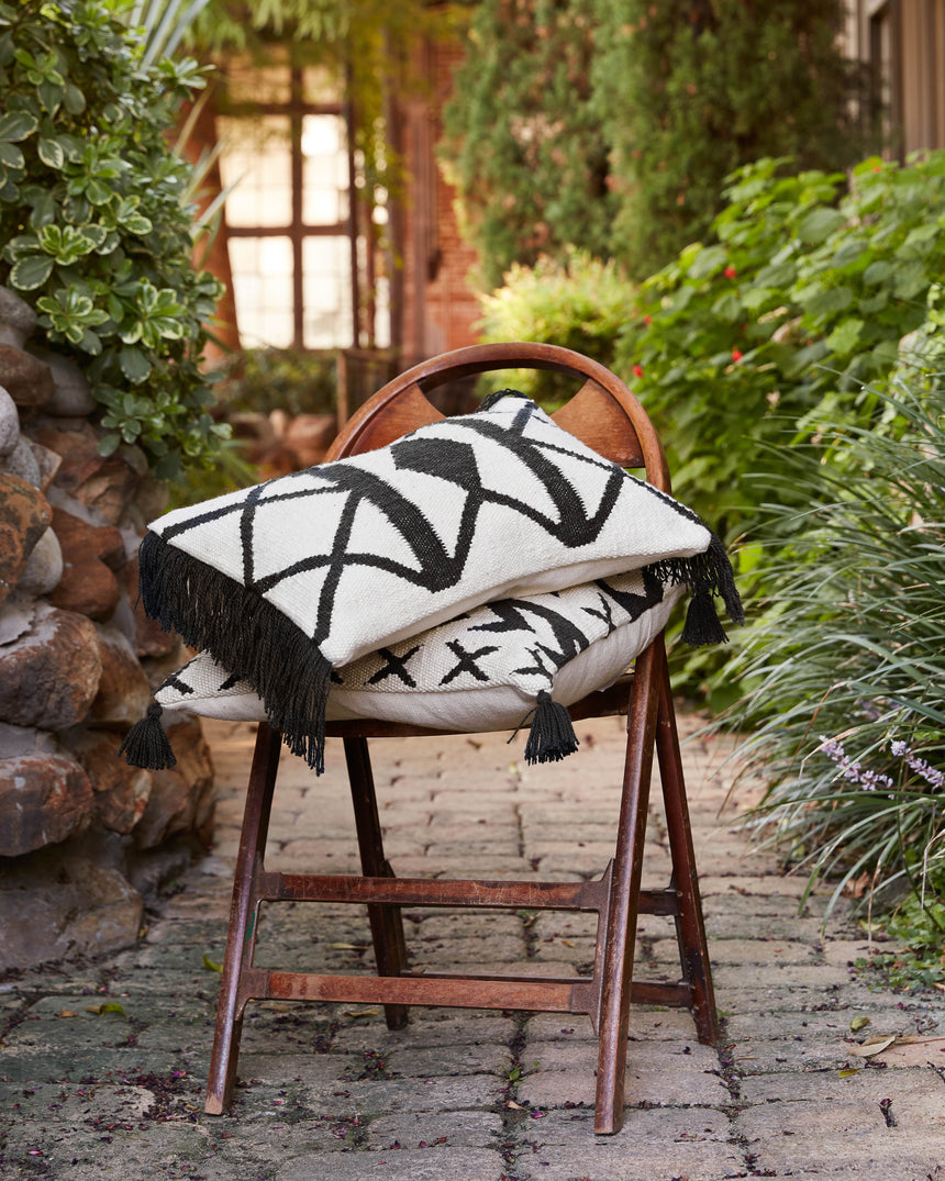 Black / Ivory Pillow | P0502