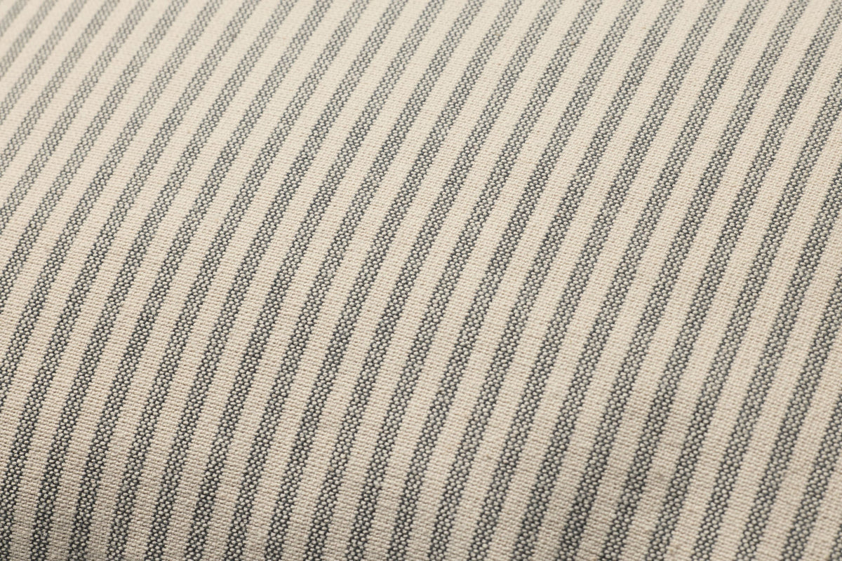 Jeremiah Brent x Loloi Sullivan Pillow in Natural / Black, close-up of the weave, 13" x 21"