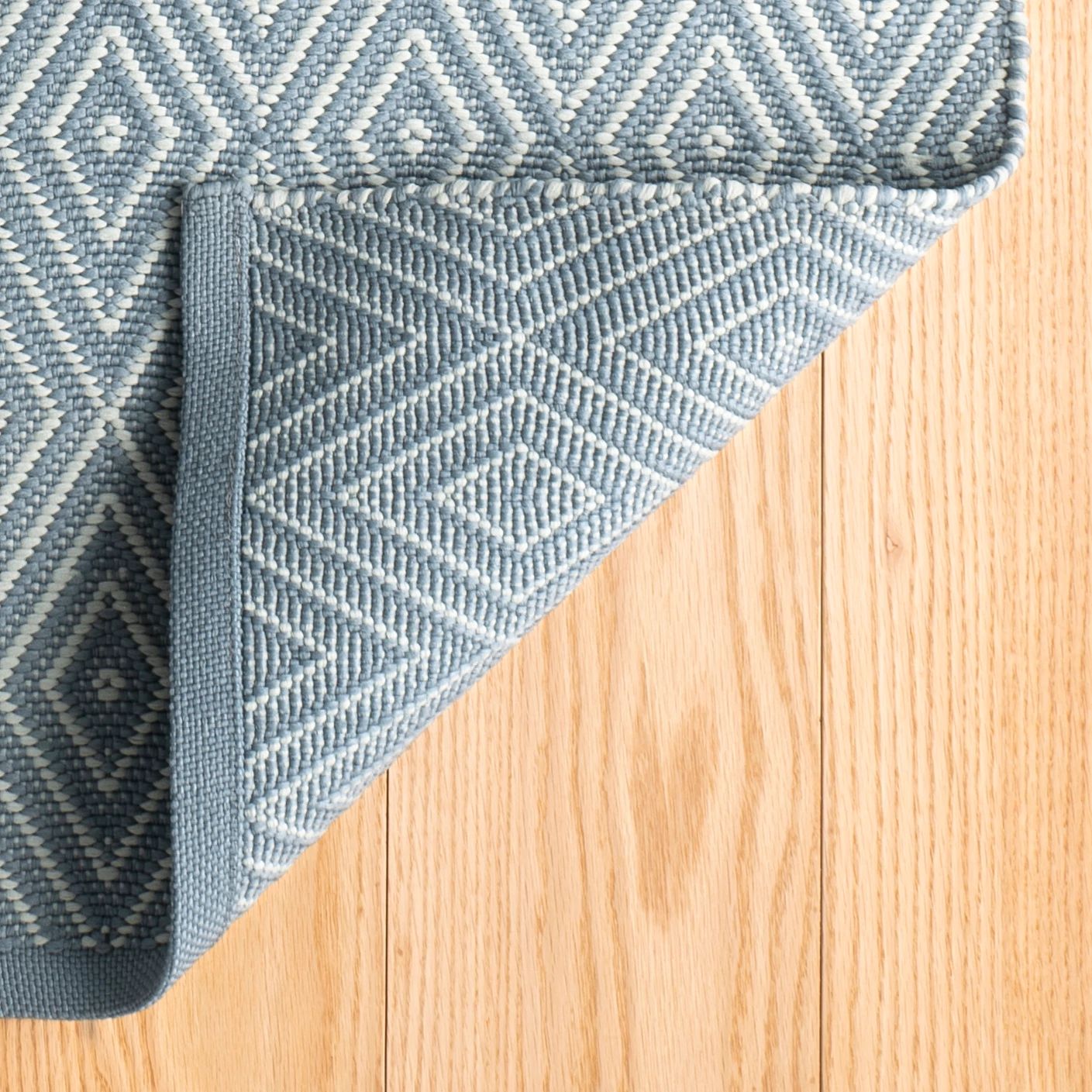 Diamond Handwoven Indoor/Outdoor Rug